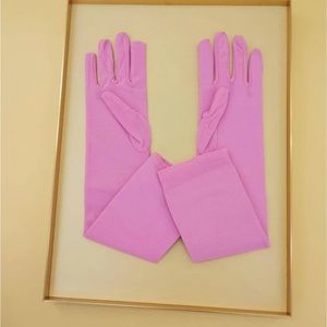 NWT Solid Long Finger Gloves
Color: Pink